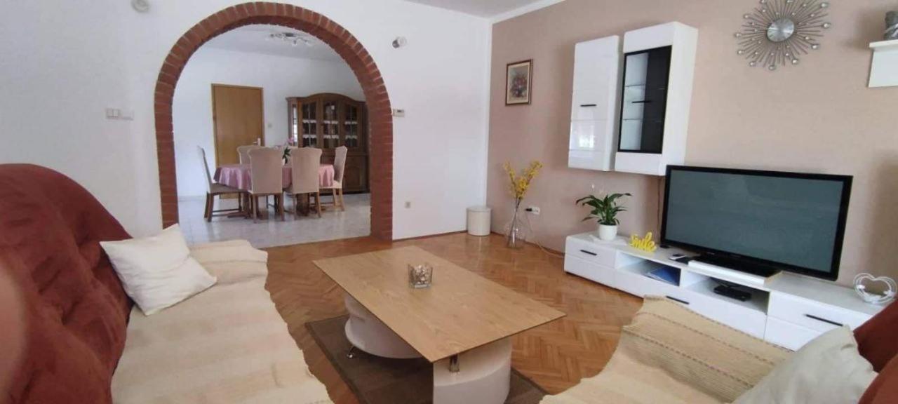 רובינייסקו סלו Apartment Eva מראה חיצוני תמונה